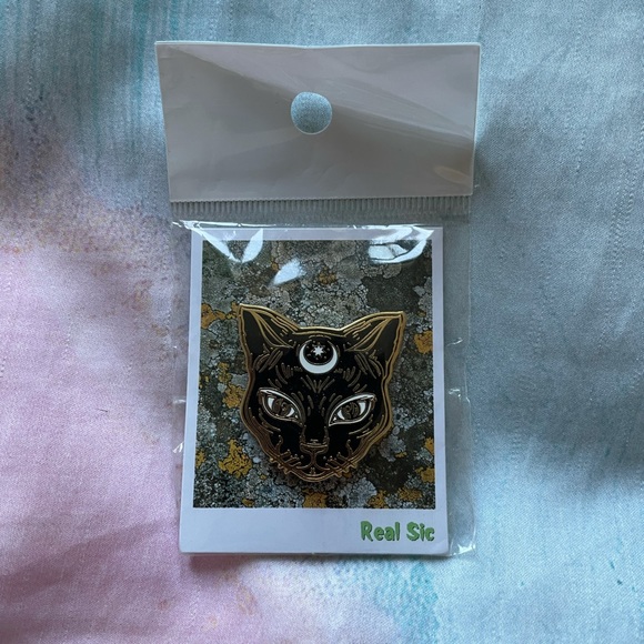 Witchy Black Cat Pin - Picture 1 of 2